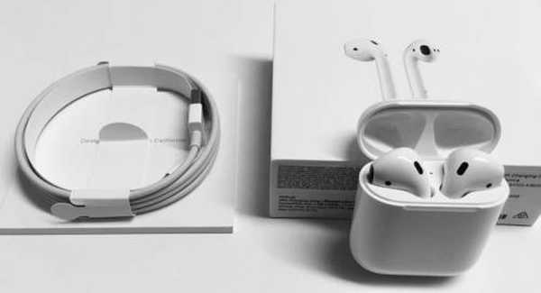 Компанія Apple почала свої перші поставки бездротових навушників AirPods