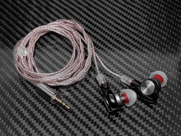 Ulasan OE Audio 2Dual OFC - kabel audio berkualitas tinggi dengan 5 colokan