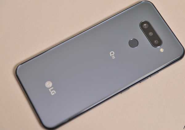 Огляд смартфона LG Q70 з основними характеристиками