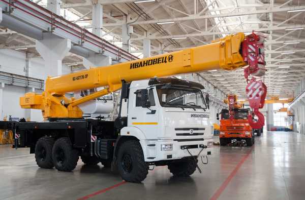 Peringkat crane truk buatan Rusia terbaik untuk tahun 2020