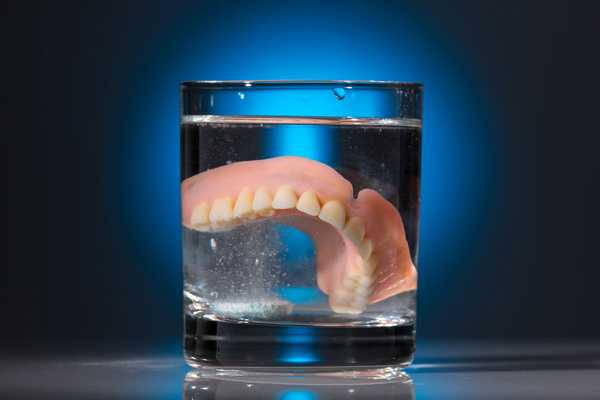 Рейтинг кращих таблеток для чищення зубних протезів на 2020 рік