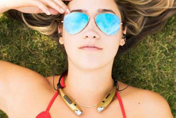 Sola - brezžične slušalke s polnjenjem sonca