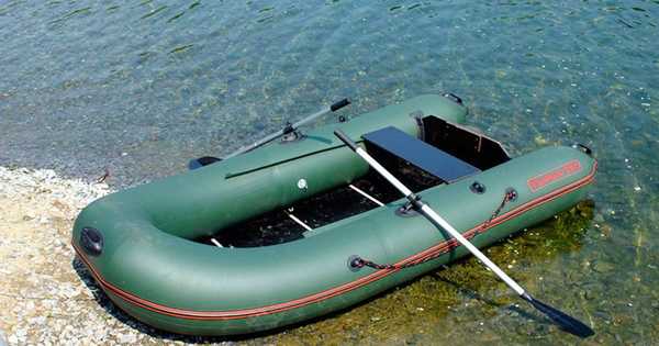 Perahu PVC mana yang lebih baik - dengan bagian bawah tiup atau papan lantai