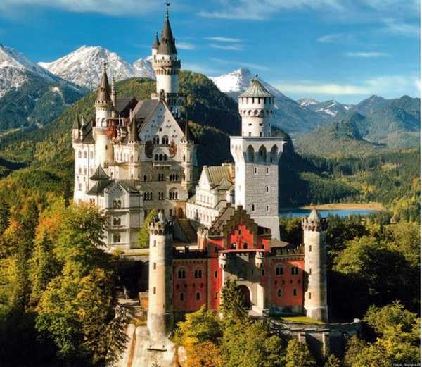 10 найкрасивіших замків світу