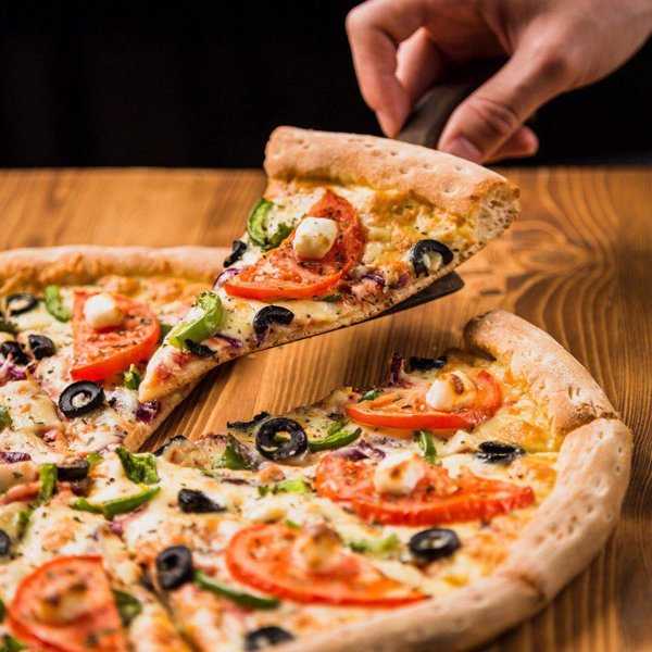 13 najlepších dodávok pizze v Petrohrade