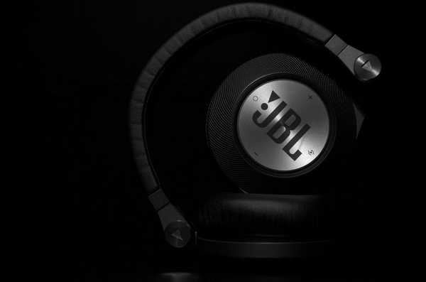 Tinjauan umum tentang headphone dan headset JBL terbaik