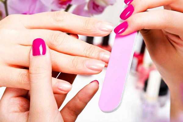 Peringkat salon manicure terbaik di Kazan pada tahun 2020