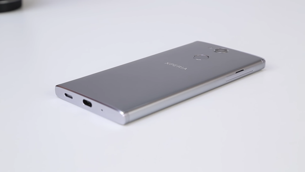 Smartphone Sony Xperia L2 - kelebihan dan kekurangan