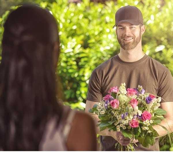 7 най-добри услуги за доставка на цветя в Саратов
