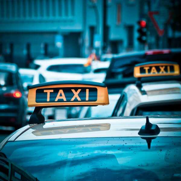 7 layanan taksi terbaik di Moskow