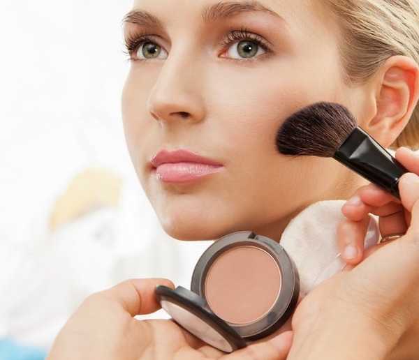 8 tips untuk mengaplikasikan blush on pada wajah bulat
