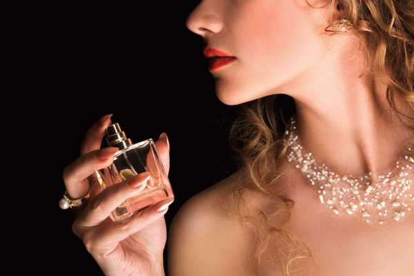 Populární dámské parfémy a toaletní potřeby v roce 2020