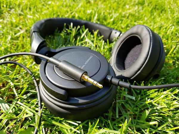 Tinjau beyerdynamic DT 240 PRO - headphone dengan suara alami untuk musik hingga $ 100