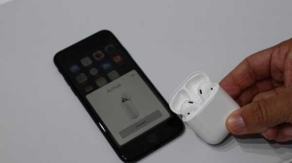 Стив Джопс за iPhone 7 без жак за слушалки