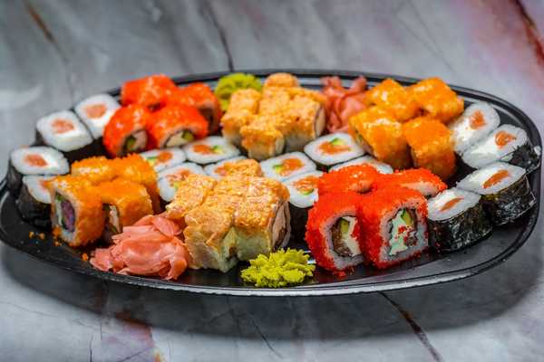 Hodnocení nejlepších dodávek sushi a rolí v Kazani v roce 2020