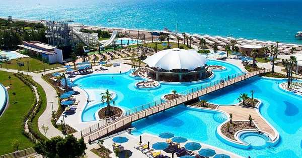 20 najboljših hotelov s peščeno plažo v Turčiji