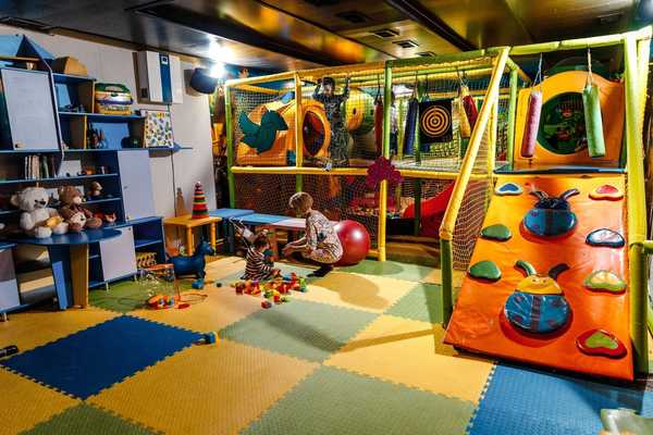 Kafe dan restoran terbaik dengan kamar anak-anak di Moskow pada tahun 2020