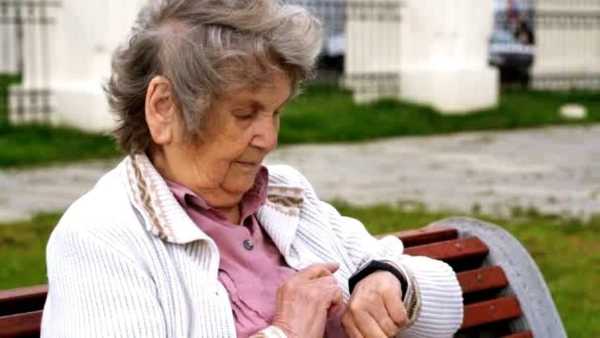 Розумні браслети для літніх людей в 2020 році
